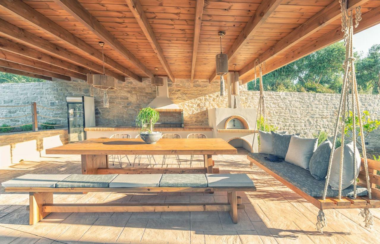 Ivoni Villa, An Iconic Summer Retreat, By Thinkvilla Perama  Exteriör bild